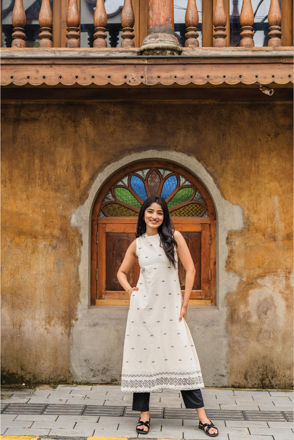 Greyora White Handloom co-ord with Close Neck Band & Detachable Sleeves