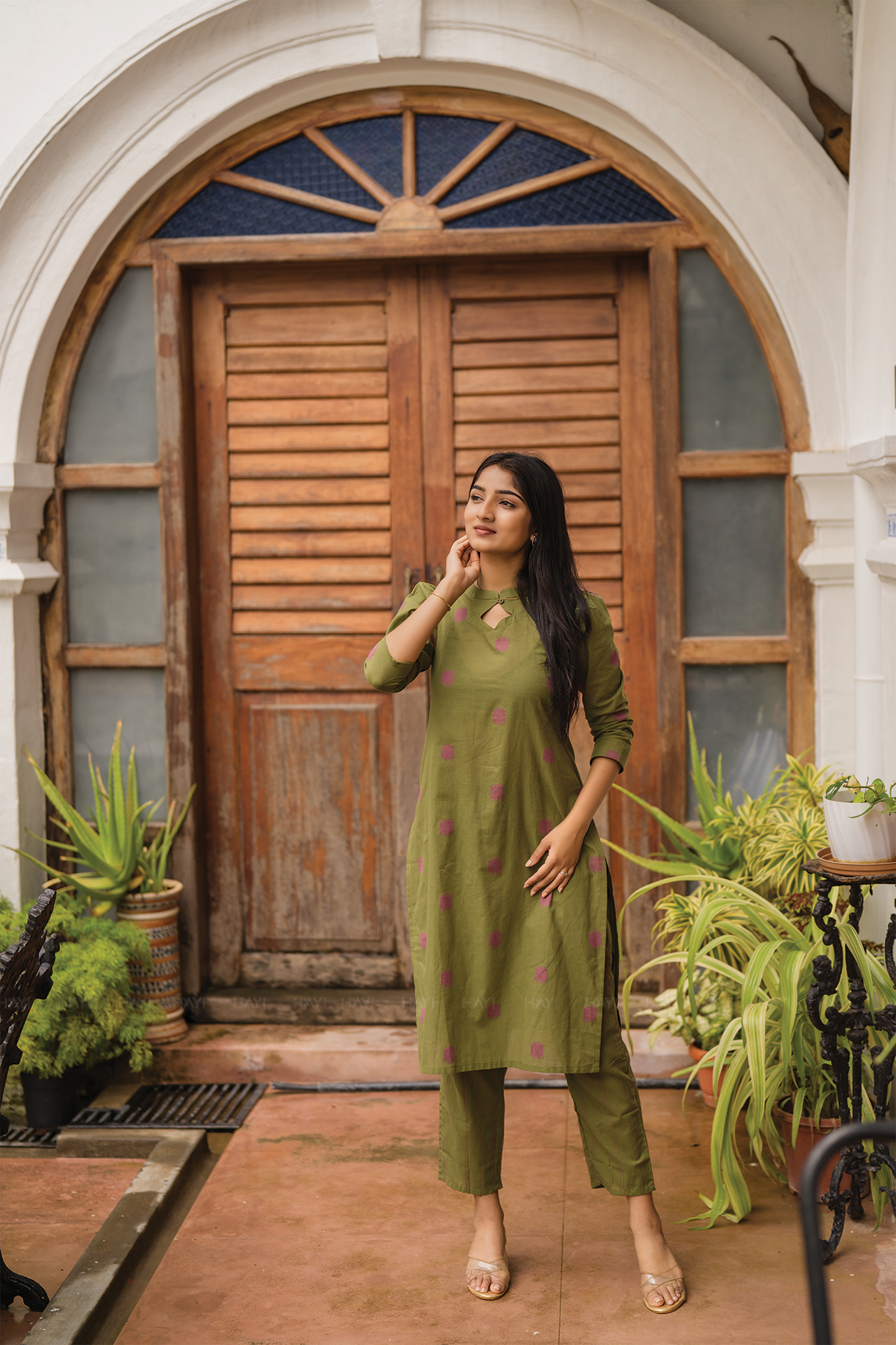 Olive Netra Green Handloom Co-ord with Chinese Collar Diamond Cut & Puff Sleeves