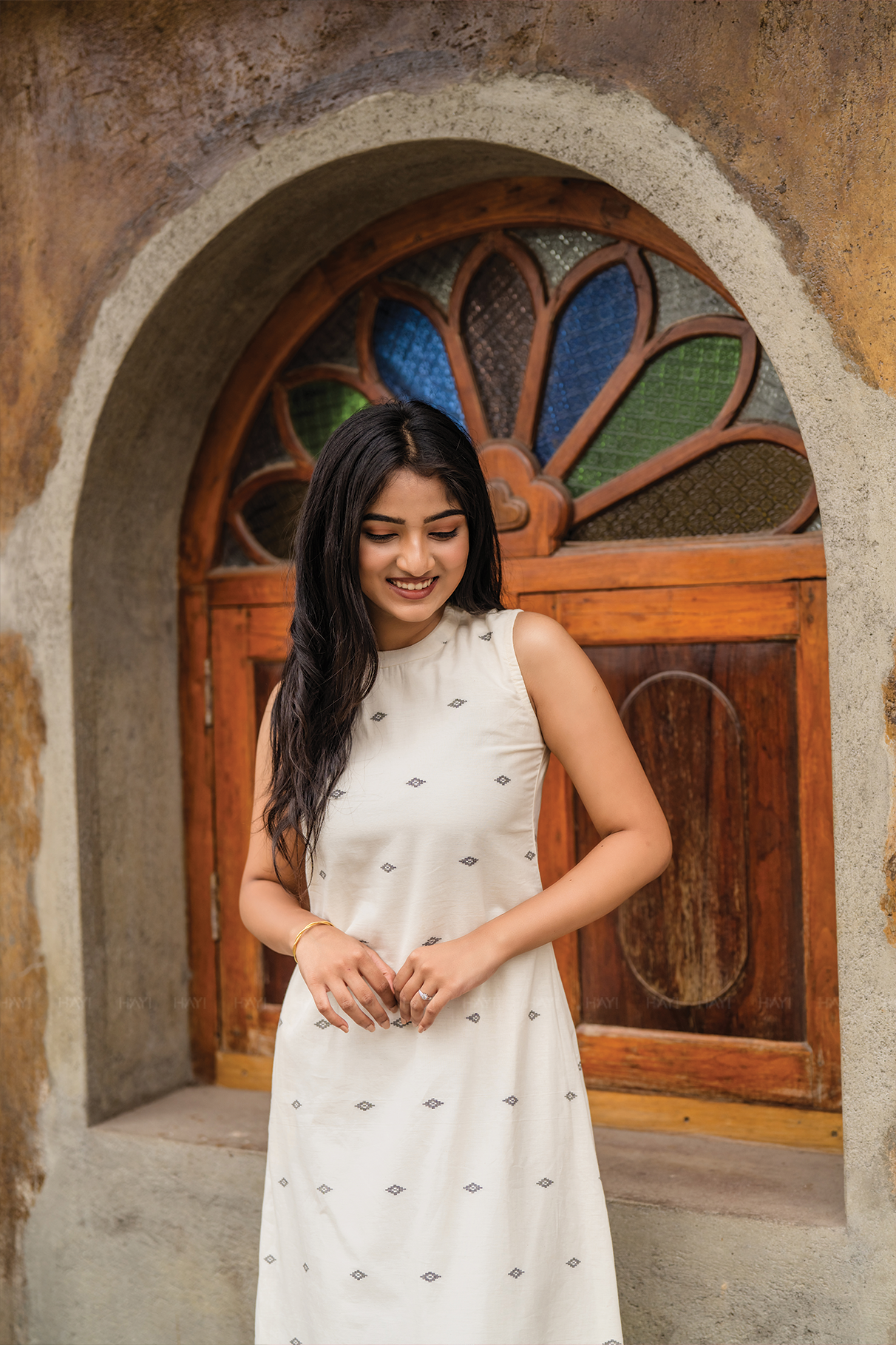 Greyora White Handloom co-ord with Close Neck Band & Detachable Sleeves